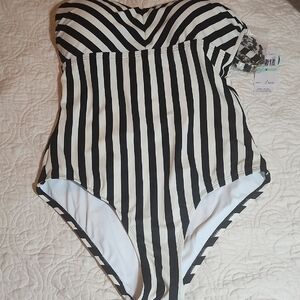 Jantzen Black and White Striped One Piece Swimsuit (Z20)